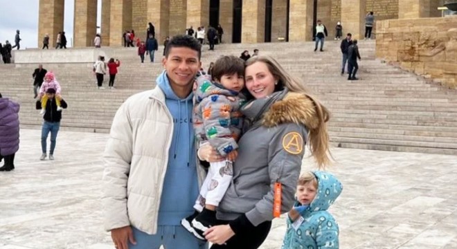 Kolombiyalı futbolcudan Anıtkabir'e anlamlı ziyaret