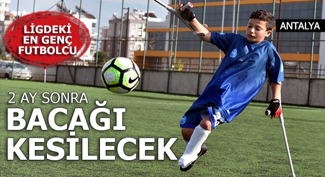 Koltuk değnekleriyle hayata çalım atıyor