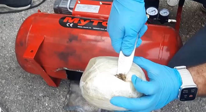 Kompresör makinesi görünümlü hava tüpünden uyuşturucu çıktı