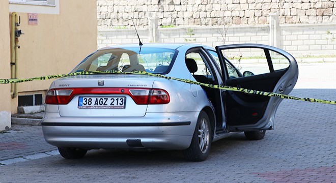 Komşusunun otomobilinde hayatını kaybetti