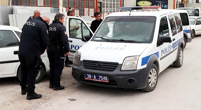 Komşusuyla kavga ederken araya giren ağabeyini vurdu