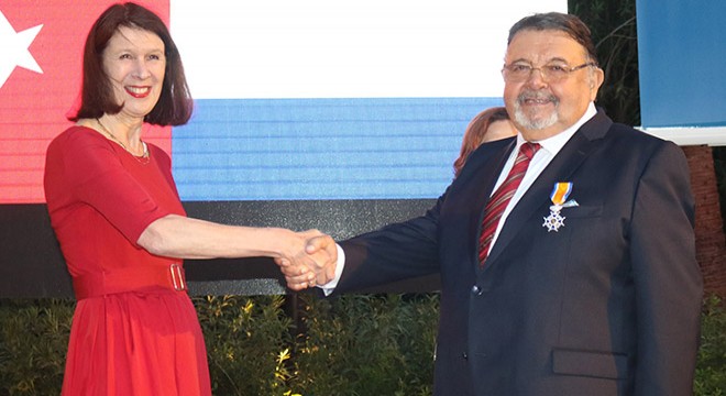 Konsolos Titiz'e kraliyet nişanı