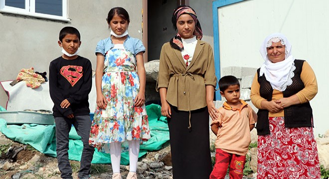 Konteynerde yaşayan aileye, kamyon şoförü sahip çıktı