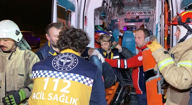 Kontrolden çıkan minibüs ağaçlık alana uçtu: 2 yaralı