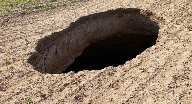Konya'da 15 metre derinliğinde yeni obruk