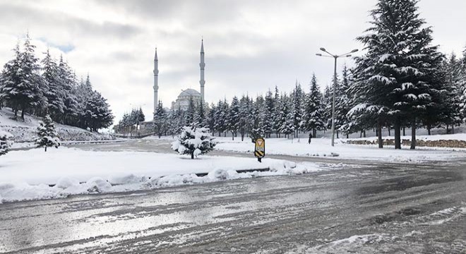 Konya'da 8 ilçede eğitime kar engeli