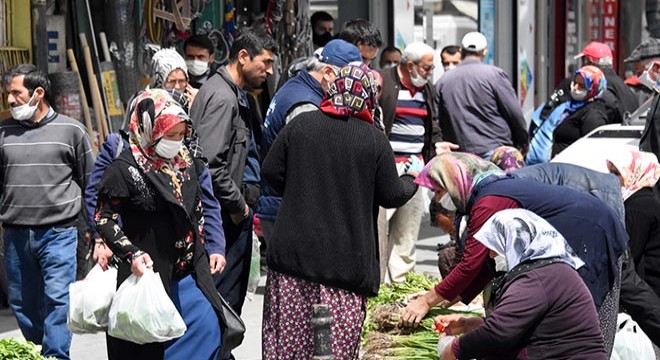 Konya'da, kısıtlama sonrası alışveriş yoğunluğu