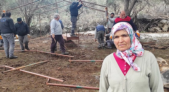 Konyaaltı Belediyesi'nden ağılı çöken vatandaşa çadır desteği