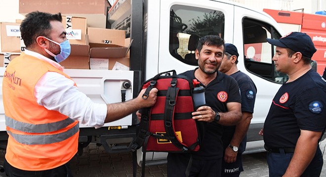 Konyaaltı Belediyesi'nden itfaiyecilere acil yardım çantası