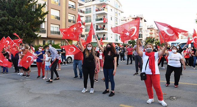 Konyaaltı'nda 19.19'da İstiklal Marşı coşkusu