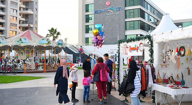 Konyaaltı'nda Yılbaşı Çarşısı'na yoğun ilgi
