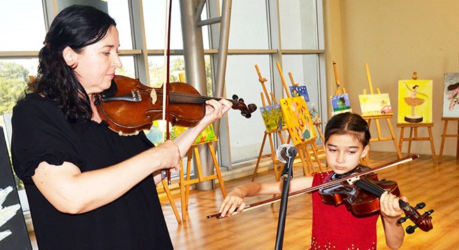 Konyaaltı'nda 'özel melekler'den sergi