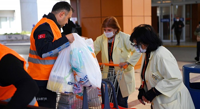 Konyaaltı'ndan hastanedeki depremzedelere yardım