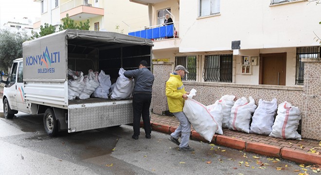 Konyaaltı Belediyesi, evleri ısıtıyor