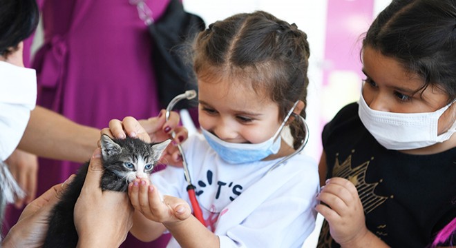 Konyaaltı Belediyesi, minik hayvanseverleri ağırladı