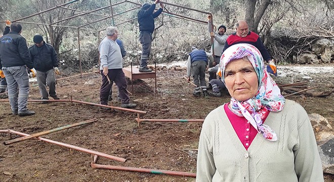 Konyaaltı Belediyesi nden ağılı çöken vatandaşa çadır desteği