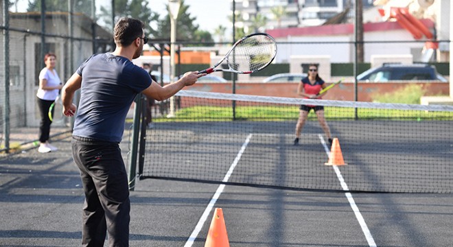 Konyaaltı Belediyesi nden ücretsiz tenis kortu