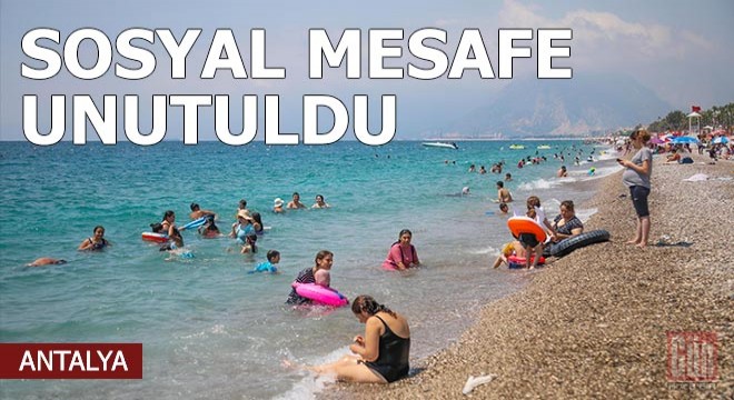 Konyaaltı Sahili nde sosyal mesafe unutuldu