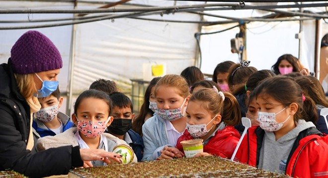 Konyaaltı’nda çocuklar fidan dikimini öğrendi