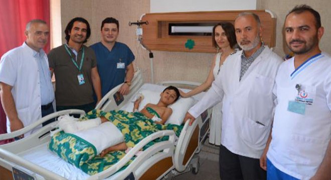 Kopan baş parmağın yerine ayak parmağı...