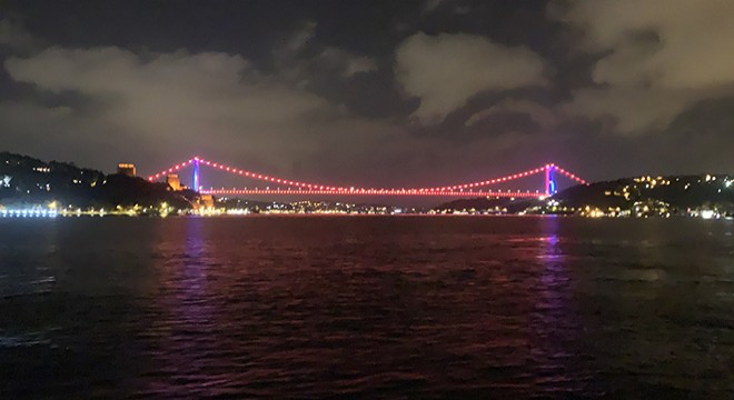Köprüler, DMD hastalığına dikkat çekmek için aydınlatıldı