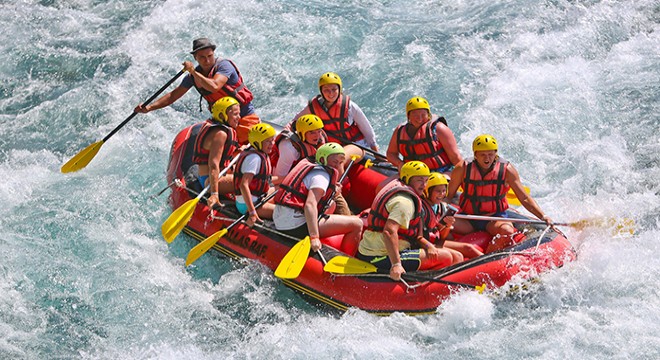 Köprülü Kanyon'da 2 bin bot suya iniyor