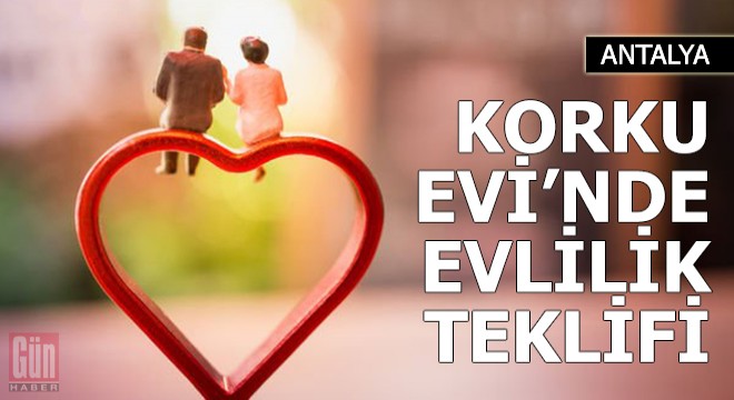 Korku Evi nde evlilik teklifi