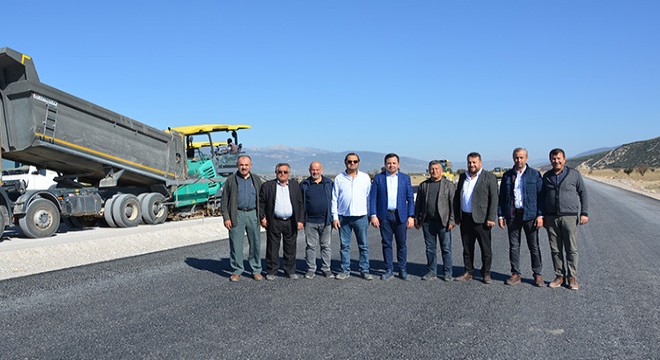 Korkuteli-Bucak yolunun yapımı sürüyor