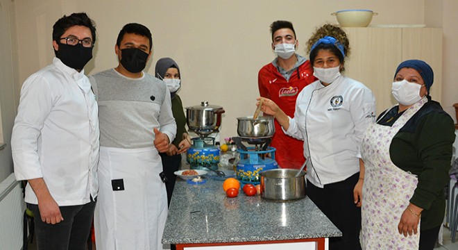 Korkuteli'de aşçı çırağı kursu