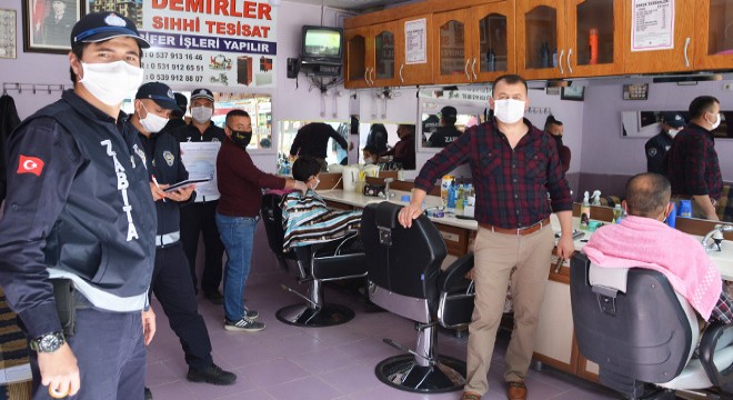 Korkuteli'de berber ve kuaförler açıldı