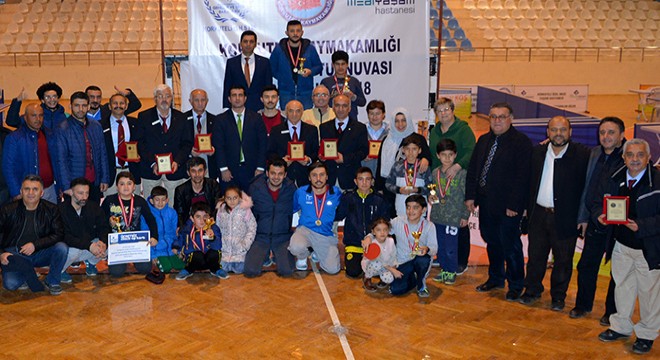 Korkuteli'de masa tenisi turnuvası sona erdi