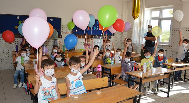 Korkuteli'de minikler okula başladı