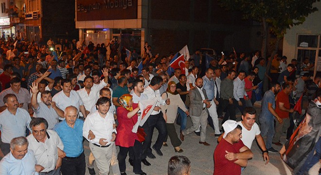 Korkuteli'de seçim kutlaması