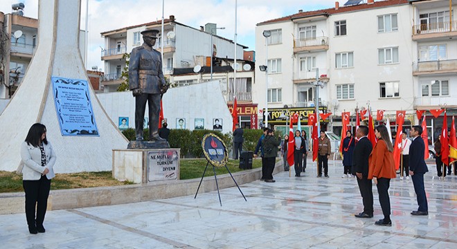 Korkuteli'nde Öğretmenler Günü törenle kutlandı