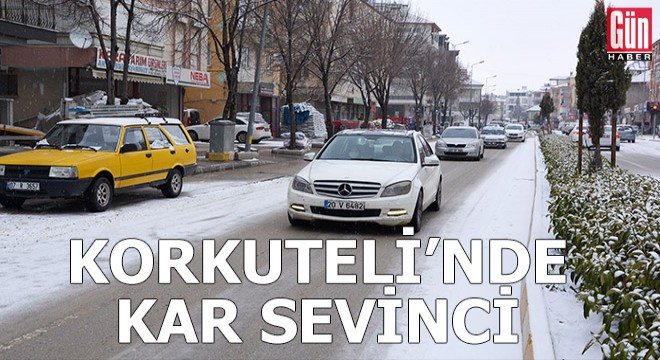 Korkuteli'nde kar sevinci