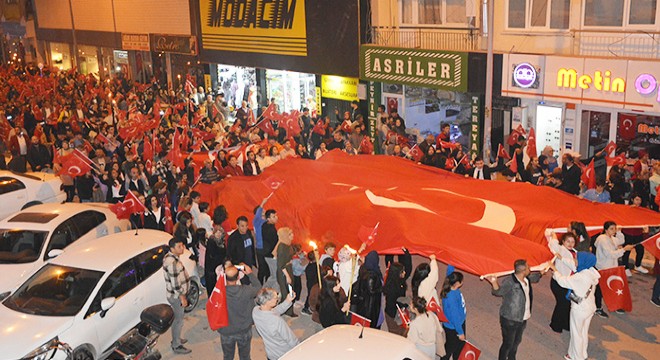 Korkuteli de Cumhuriyet kortejle kutlandı