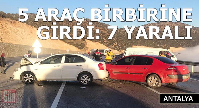 Korkuteli nde 5 araç birbirine girdi: 7 yaralı