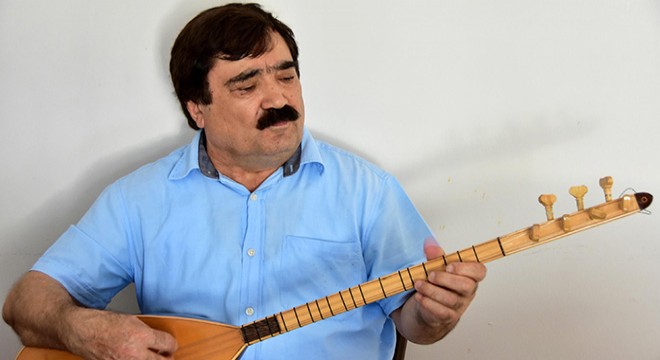 Koronavirüs için türkü besteledi