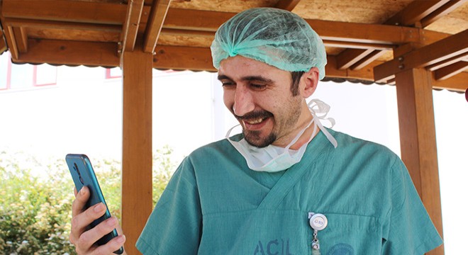 Koronavirüs nedeniyle kızının kokusuna hasret kaldı