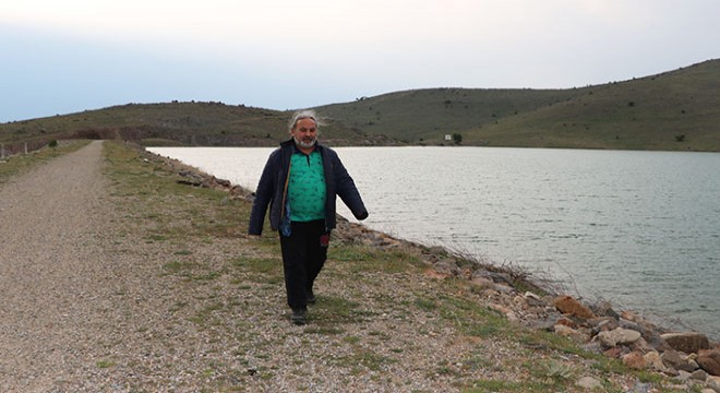 Koronavirüs günlerini barajları gezerek değerlendiriyor