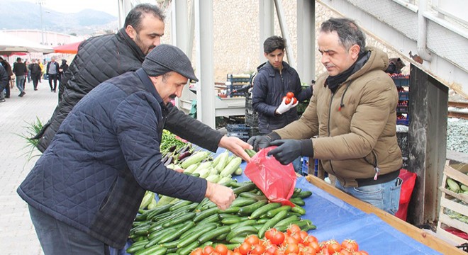 Koronavirüse karşı pazar esnafından önlem