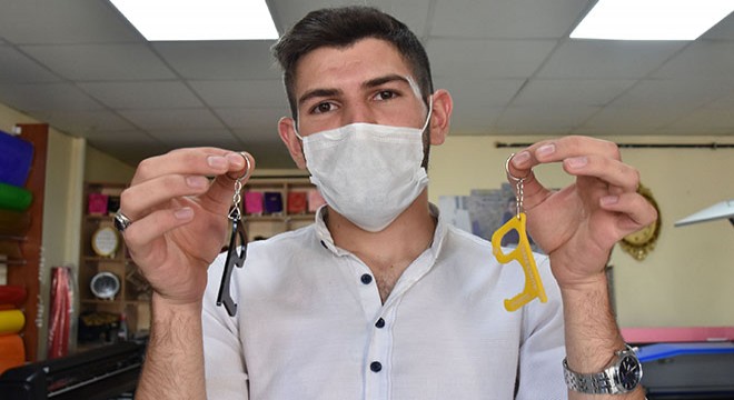 Koronavirüse karşı teması azaltmak için 'parmakmatik' üretti