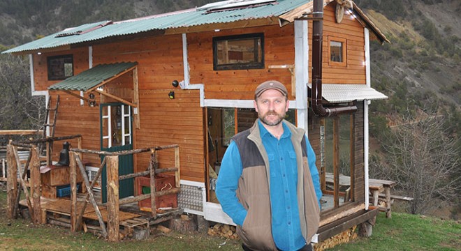Koronavirüse karşı yaylada ahşap karavanda kalıyor