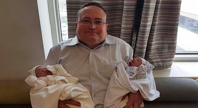 Koronavirüsten ölen doktor, ikizlerine doyamadı