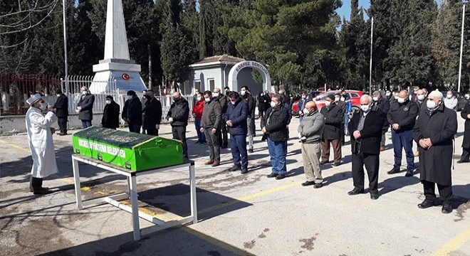 Koronavirüsten ölen baba-oğul toprağa verildi