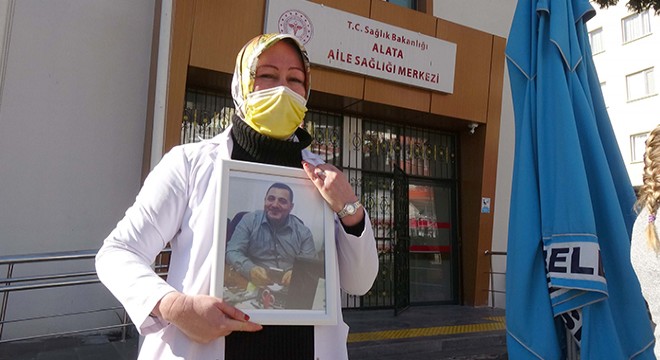 Koronavirüsten ölen doktor, gözyaşları arasında toprağa verildi