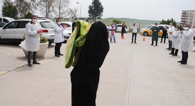 Koronavirüsü yenen 11 aylık Özgür bebek, taburcu edildi