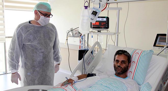 Koronavirüsü yenen doktor, hastasını da kurtardı