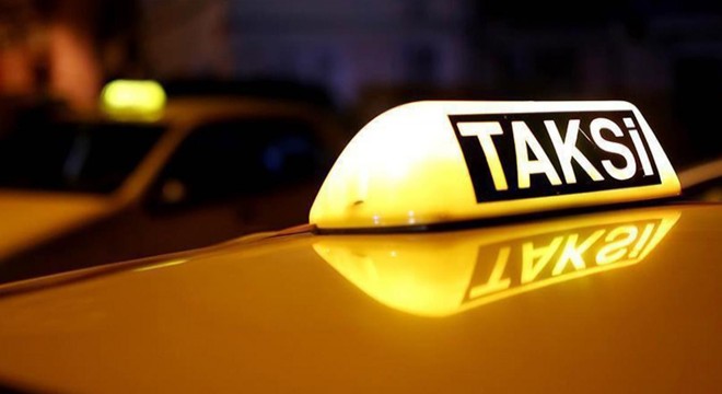 Korsan taksi kavgasında 2 taksici bıçaklandı