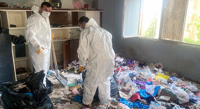Kötü koku ihbarıyla gidildi, 'çöp ev' çıktı
